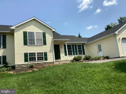 18 Burns Rd, Spring Grove, PA 17362