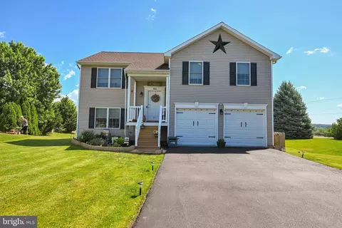 360 Bert Ct, York, PA 17404