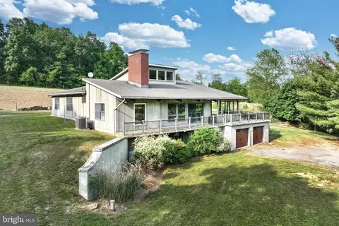 2811 Shangri La Rd, Stewartstown, PA 17363