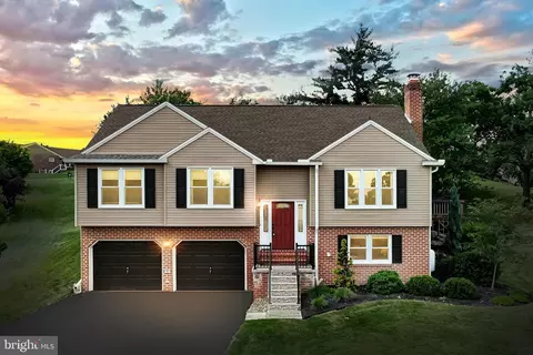6 Briar Ct, Dillsburg, PA 17019