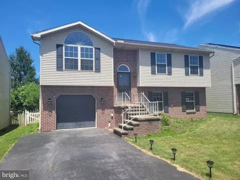 4125 Locust Point Ct, Dover, PA 17315