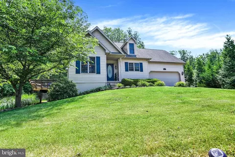 7522 Lacey Ln, Spring Grove, PA 17362