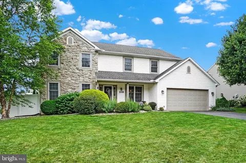 136 Meadow Hill Dr, York, PA 17402