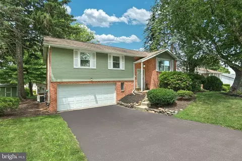 448 Pinehurst Rd, York, PA 17402