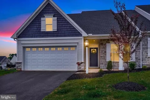 916 Shadowbrooke Dr, Dover, PA 17315