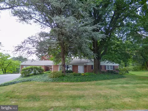 1263 Brockie Dr, York, PA 17403