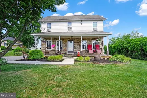 39 S Market St, Fawn Grove, PA 17321