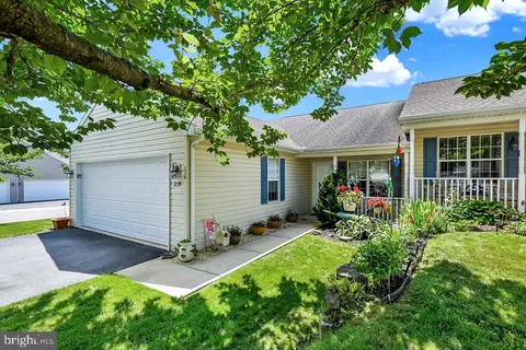 239 Equine Cv, Red Lion, PA 17356
