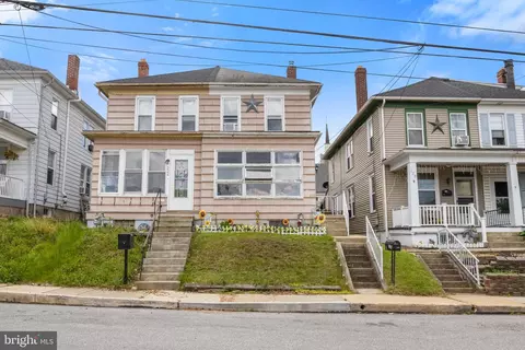 222 E Maple St, Dallastown, PA 17313