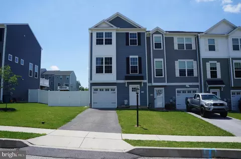 126 Overlook Dr, Hanover, PA 17331