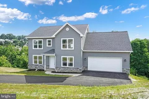 325 Barclay Dr, Red Lion, PA 17356