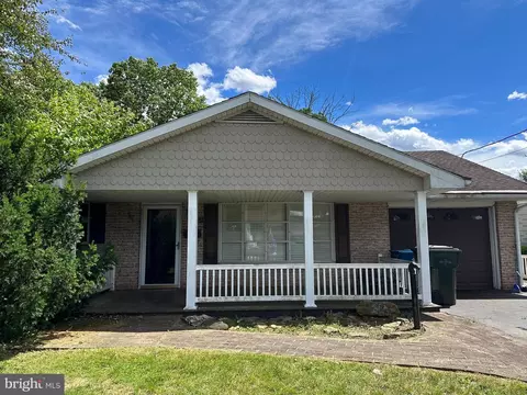 458 Arnold Ln, York, PA 17406