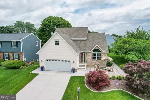 700 Ash Dr, Hanover, PA 17331