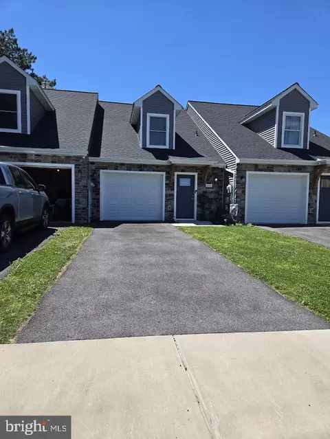 664 E Walnut St, Hanover, PA 17331