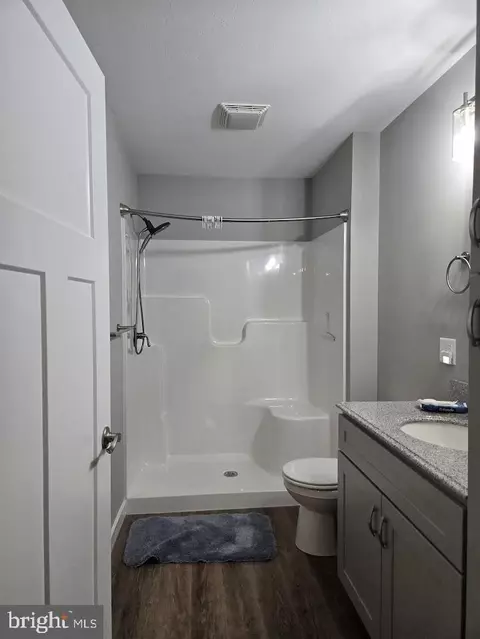 Bath - 664 E Walnut St, Hanover, PA 17331 photo 1 of 3