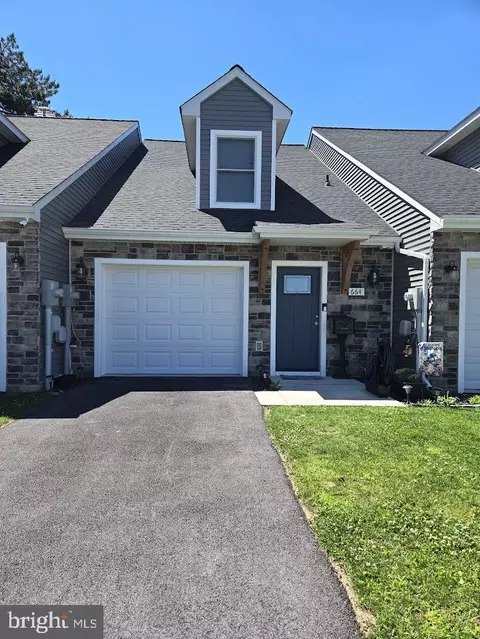 Exterior - 664 E Walnut St, Hanover, PA 17331 photo 2 of 3