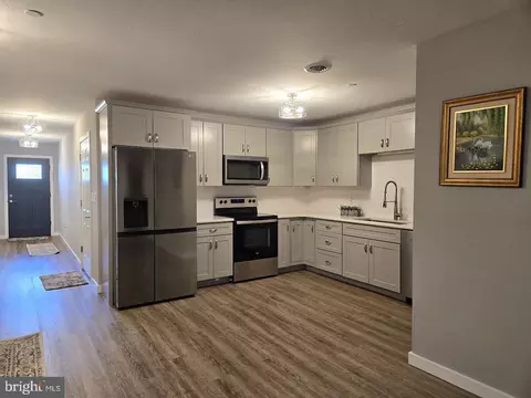 Entry Way - 664 E Walnut St, Hanover, PA 17331 photo 1 of 2
