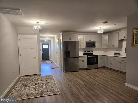 Entry Way - 664 E Walnut St, Hanover, PA 17331 photo 2 of 2