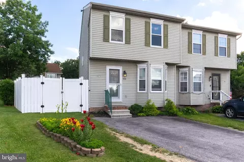 422 Debbie Ct, Hanover, PA 17331