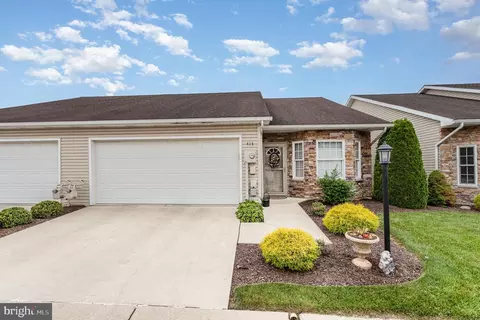 413 Parkview Ln #7, Hanover, PA 17331