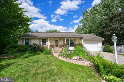 1187 Roths Church Rd, Spring Grove, PA 17362