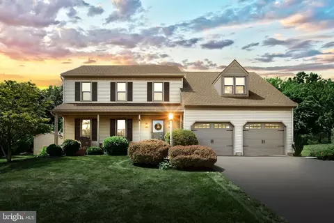 202 Fleetwood Dr, Red Lion, PA 17356