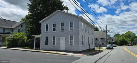 2 S 2nd St, Dillsburg, PA 17019