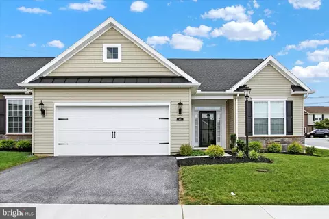 411 Hawthorn Ln #1, Hanover, PA 17331