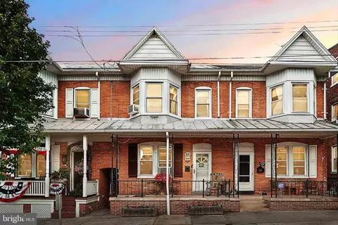 60 N Water St, Spring Grove, PA 17362