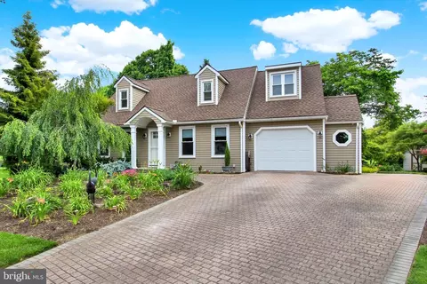 28 Campus Ct, Spring Grove, PA 17362