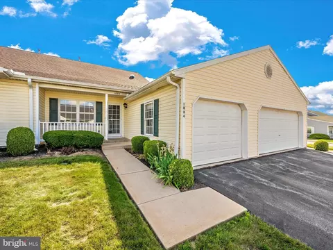 1084 Village Way, York, PA 17404