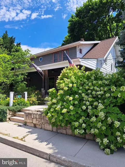 61 S Main St, Stewartstown, PA 17363