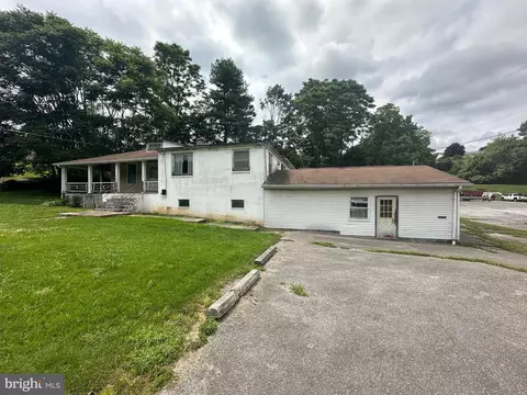 147 Manchester St, Glen Rock, PA 17327