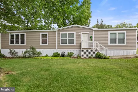 10 Cedar St, Manchester, PA 17345