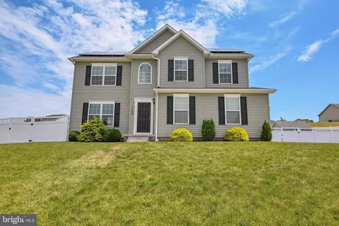 905 Ripple Dr, Hanover, PA 17331