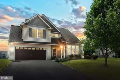435 Pebble Beach Dr, Mount Wolf, PA 17347
