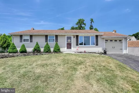29 Fuller Ct, Dover, PA 17315