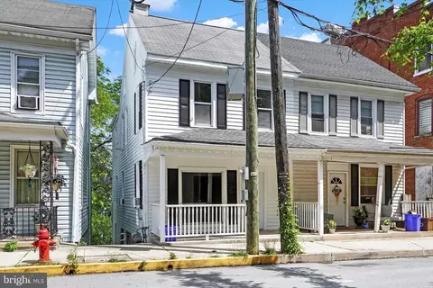 20 E Main St, Windsor, PA 17366