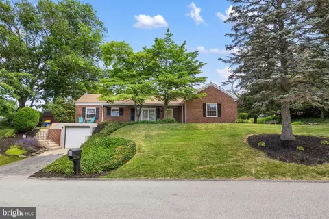 1371 Irving Rd, York, PA 17403