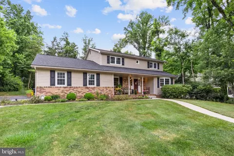 4 Holly Dr, New Cumberland, PA 17070