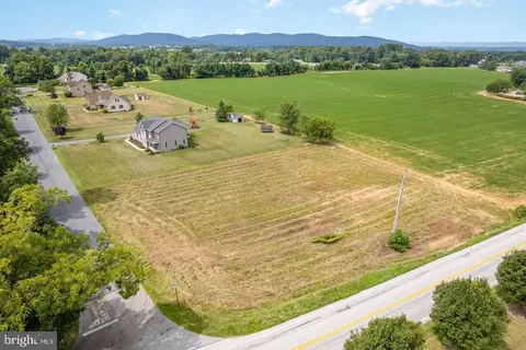 2 Palomino Pkwy, Dillsburg, PA 17019