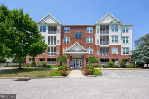1050 Crest Way #302, York, PA 17403