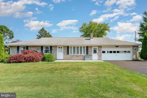 2585 Springwood Rd, York, PA 17402