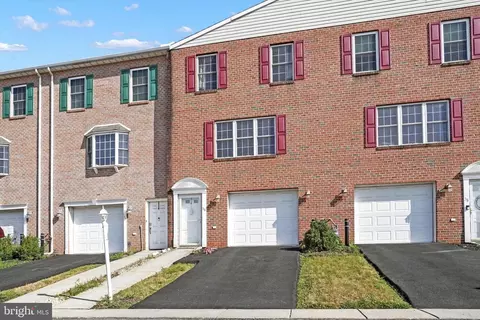36 Hunters Run Ct #4, Red Lion, PA 17356
