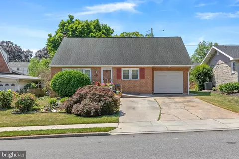 1952 White St, York, PA 17404
