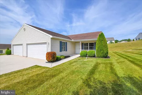 1326 Village Dr #128, Spring Grove, PA 17362