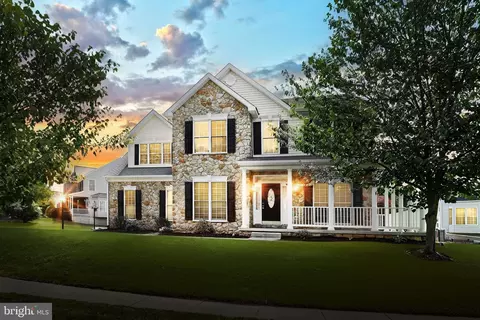 909 Silver Maple Cir, Seven Valleys, PA 17360