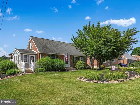 6599 York Rd, Spring Grove, PA 17362