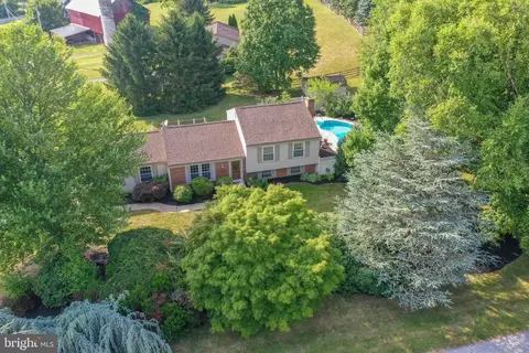 916 Cranberry Ln, York, PA 17402