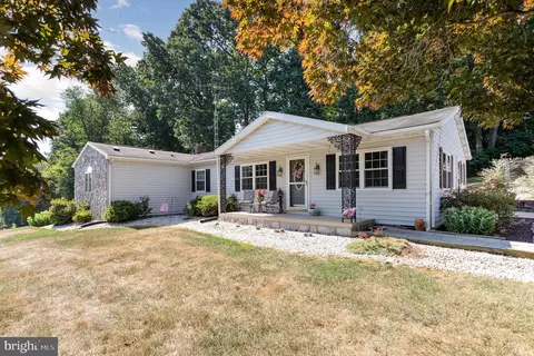 422 Oak Hollow Rd, Red Lion, PA 17356